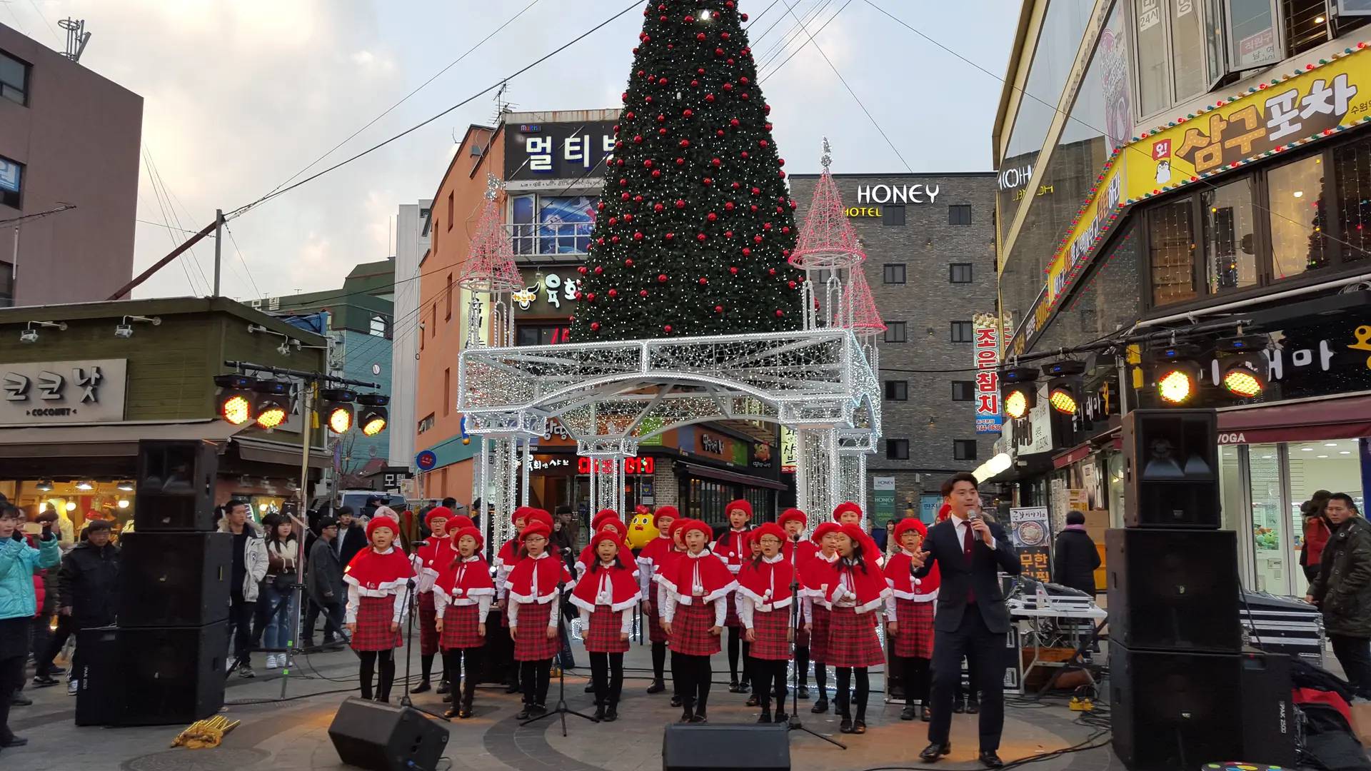 크리스마스 거리 공연 어린이 합창